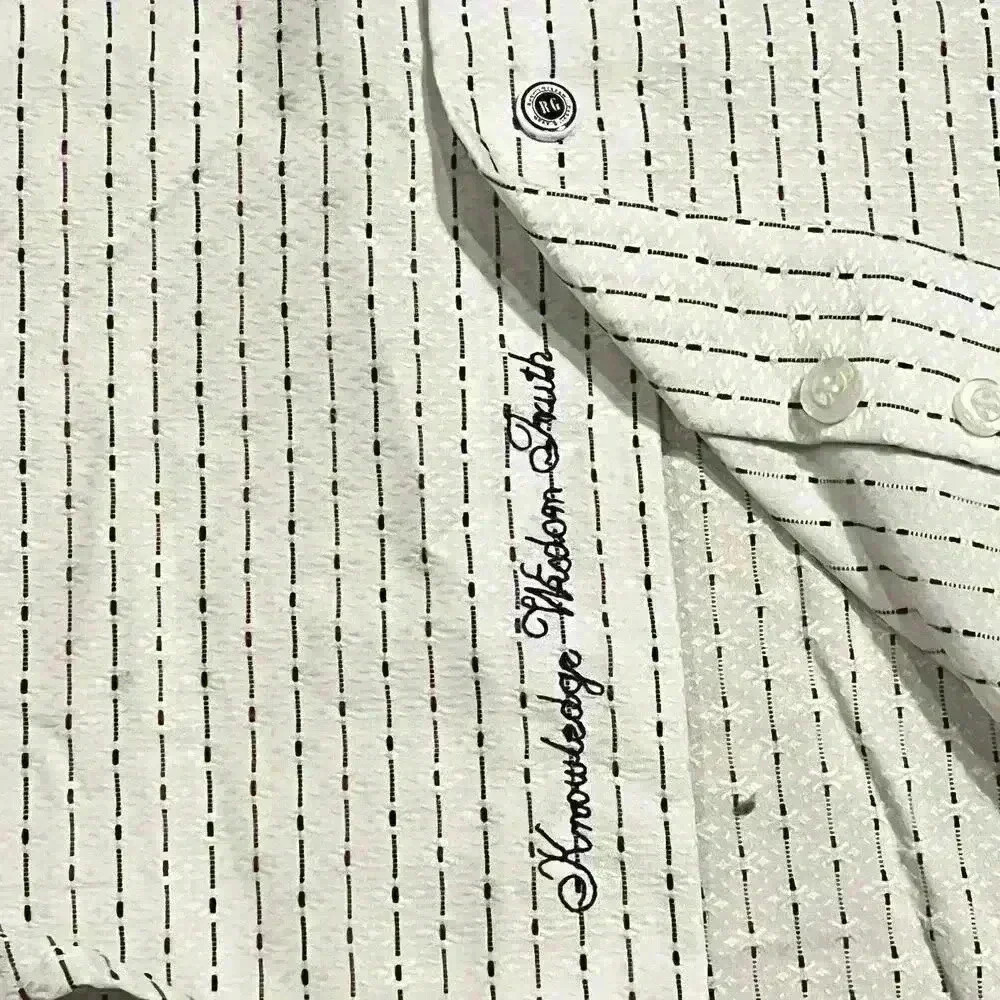 Robert Graham Men’s Button Down Flip Cuff Dress Shirt Size 41/16 M-L Preppy - Picture 7 of 9